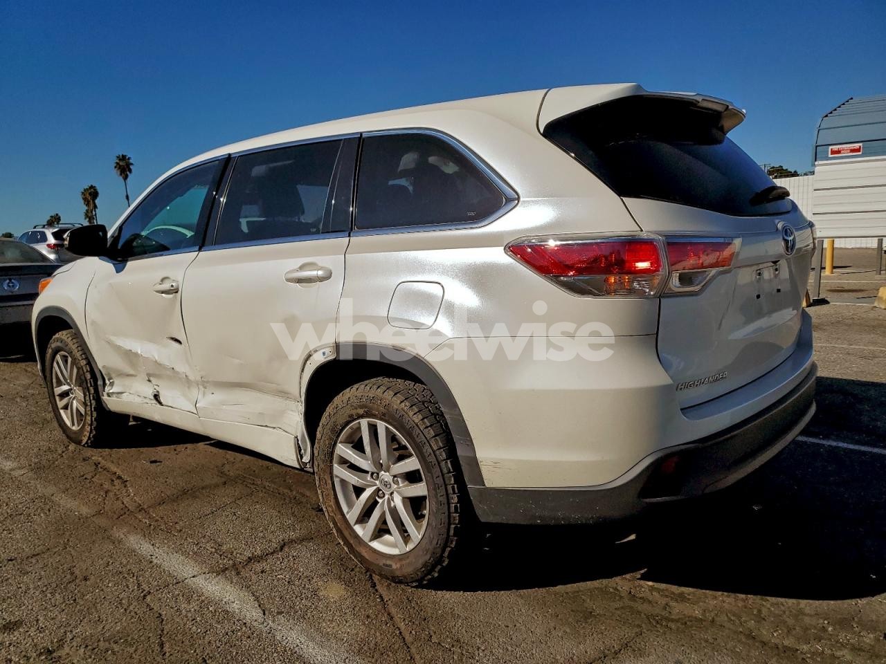 Photo 2 of 2014 TOYOTA HIGHLANDER LE (VIN 5TDZARFH1ES004584)