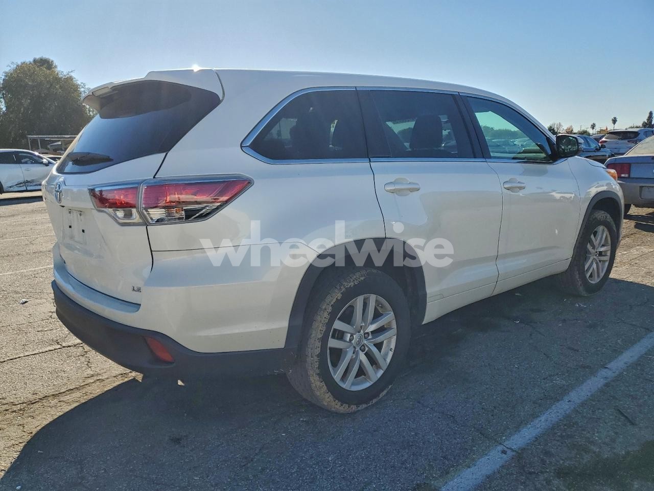 Photo 3 of 2014 TOYOTA HIGHLANDER LE (VIN 5TDZARFH1ES004584)