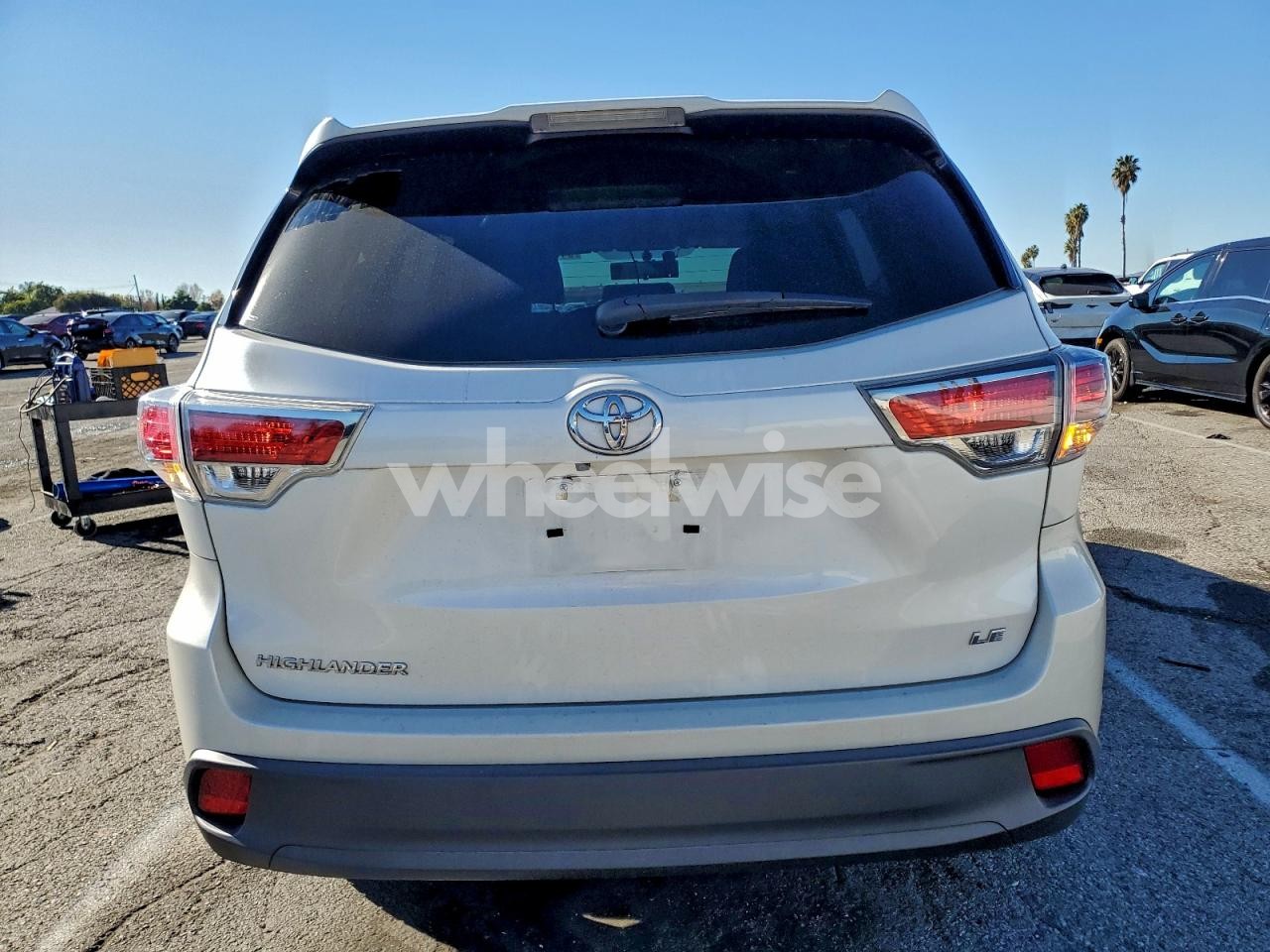 Photo 6 of 2014 TOYOTA HIGHLANDER LE (VIN 5TDZARFH1ES004584)