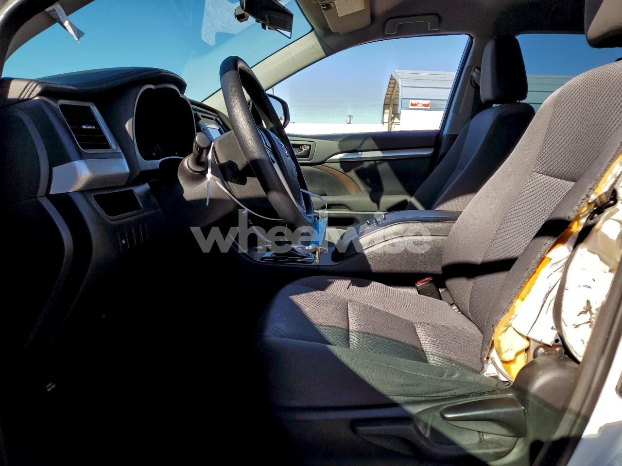 Photo 7 of 2014 TOYOTA HIGHLANDER LE (VIN 5TDZARFH1ES004584)