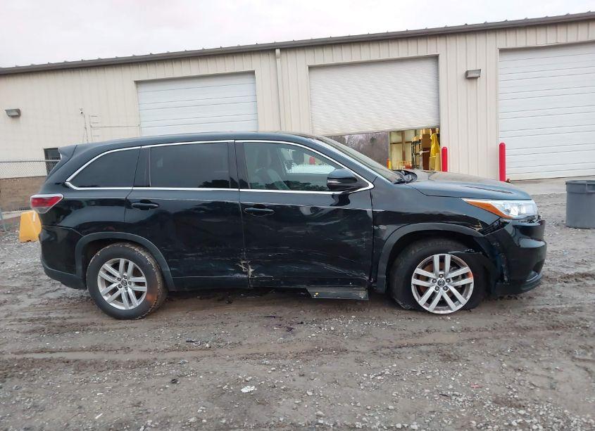 Photo 13 of 2016 Toyota Highlander LE (VIN 5TDZARFH1GS020531)