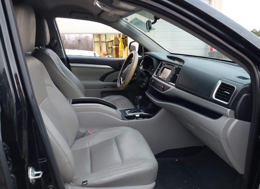 Photo 5 of 2016 Toyota Highlander LE (VIN 5TDZARFH1GS020531)
