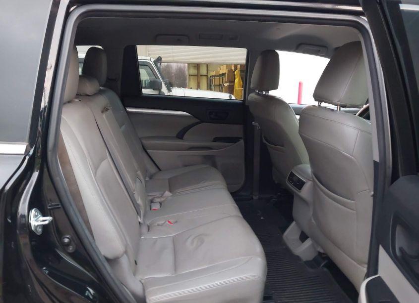 Photo 8 of 2016 Toyota Highlander LE (VIN 5TDZARFH1GS020531)