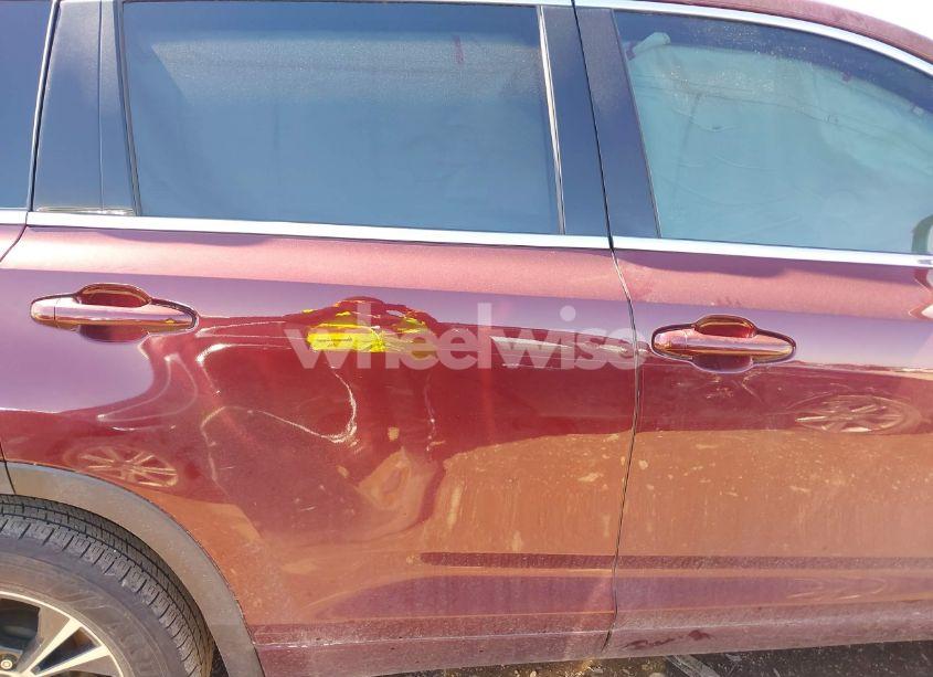 Photo 13 of 2018 Toyota Highlander LE (VIN 5TDZARFH1JS032833)