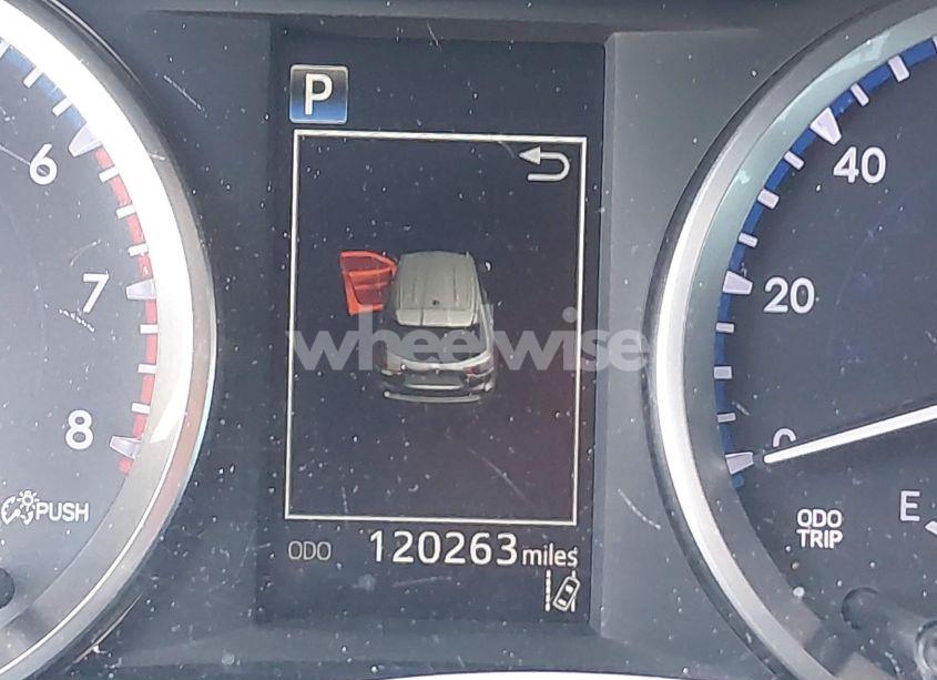 Photo 15 of 2018 Toyota Highlander LE (VIN 5TDZARFH1JS032833)