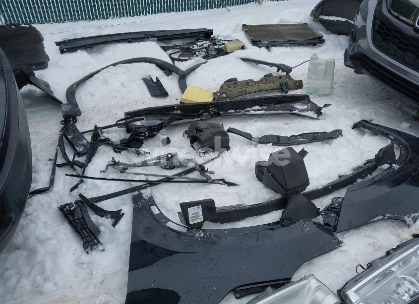 Photo 12 of 2019 Toyota Highlander LE (VIN 5TDZARFH1KS051707)