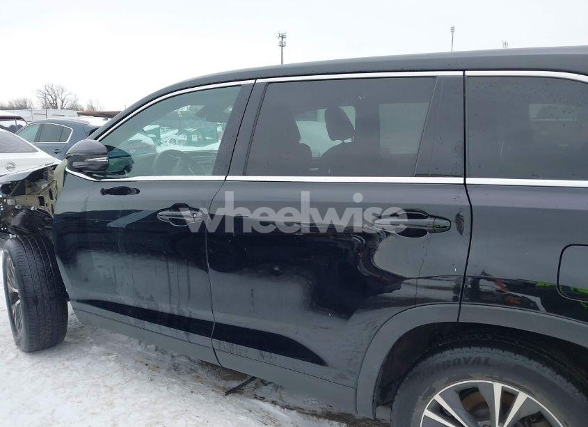 Photo 15 of 2019 Toyota Highlander LE (VIN 5TDZARFH1KS051707)