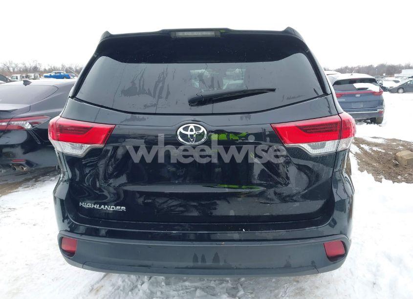 Photo 17 of 2019 Toyota Highlander LE (VIN 5TDZARFH1KS051707)