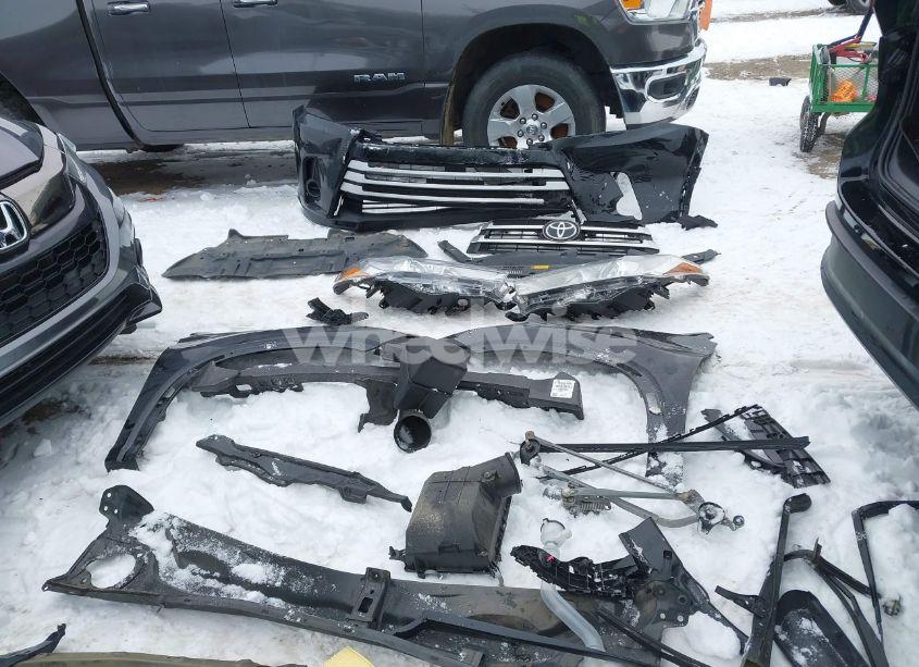 Photo 18 of 2019 Toyota Highlander LE (VIN 5TDZARFH1KS051707)