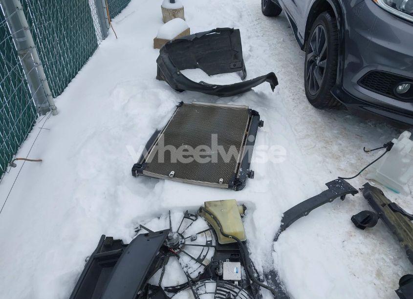 Photo 19 of 2019 Toyota Highlander LE (VIN 5TDZARFH1KS051707)