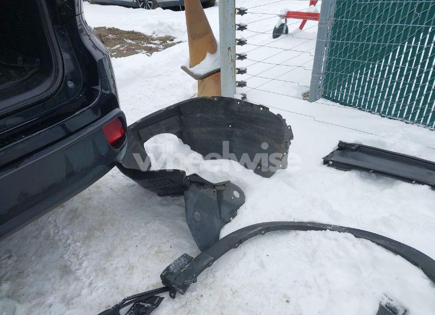 Photo 21 of 2019 Toyota Highlander LE (VIN 5TDZARFH1KS051707)