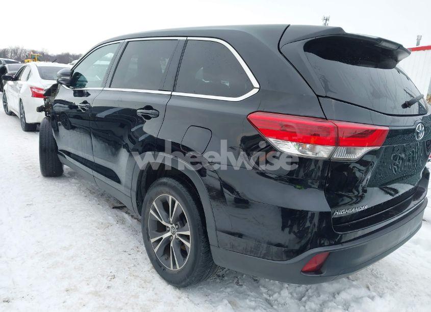 Photo 3 of 2019 Toyota Highlander LE (VIN 5TDZARFH1KS051707)