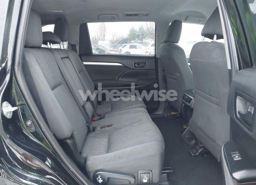 Photo 8 of 2019 Toyota Highlander LE (VIN 5TDZARFH1KS051707)