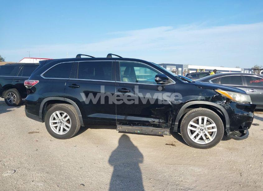 Photo 13 of 2016 Toyota Highlander LE (VIN 5TDZARFH2GS017833)