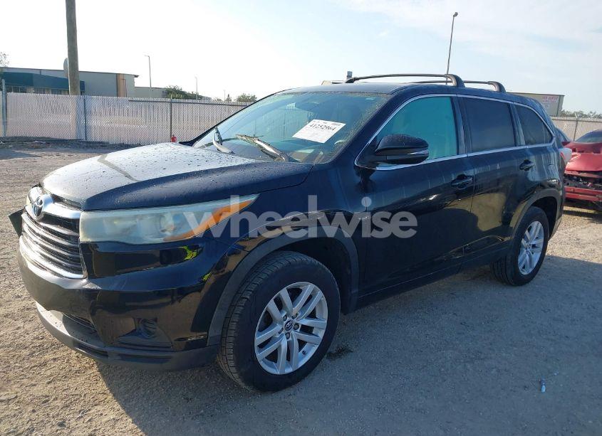 Photo 2 of 2016 Toyota Highlander LE (VIN 5TDZARFH2GS017833)