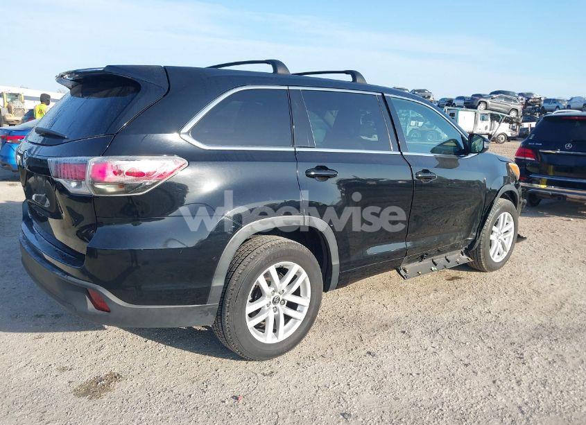 Photo 4 of 2016 Toyota Highlander LE (VIN 5TDZARFH2GS017833)