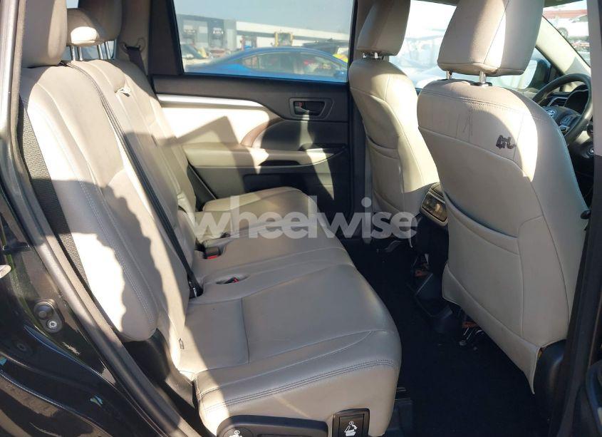 Photo 8 of 2016 Toyota Highlander LE (VIN 5TDZARFH2GS017833)