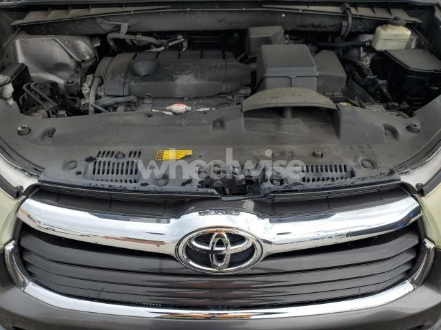 Photo 11 of 2016 TOYOTA HIGHLANDER LE (VIN 5TDZARFH2GS018027)