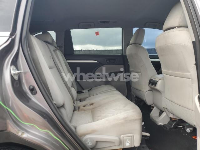 Photo 5 of 2016 TOYOTA HIGHLANDER LE (VIN 5TDZARFH2GS018027)