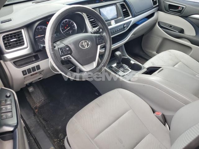 Photo 9 of 2016 TOYOTA HIGHLANDER LE (VIN 5TDZARFH2GS018027)