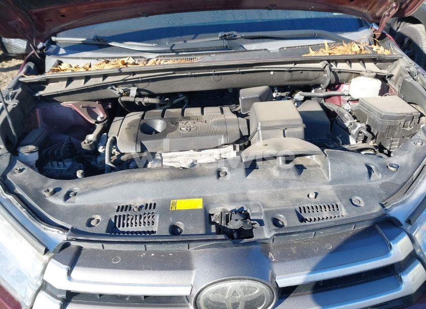 Photo 10 of 2018 Toyota Highlander LE (VIN 5TDZARFH2JS040424)