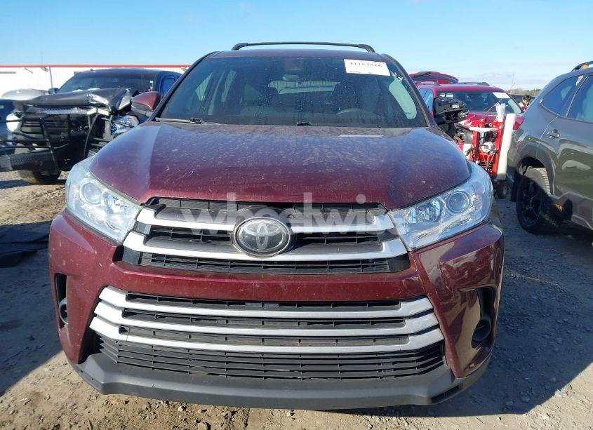 Photo 12 of 2018 Toyota Highlander LE (VIN 5TDZARFH2JS040424)