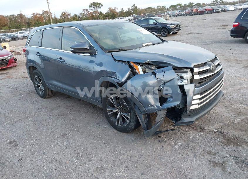 2019 Toyota Highlander LE (VIN 5TDZARFH2KS044474) main photo