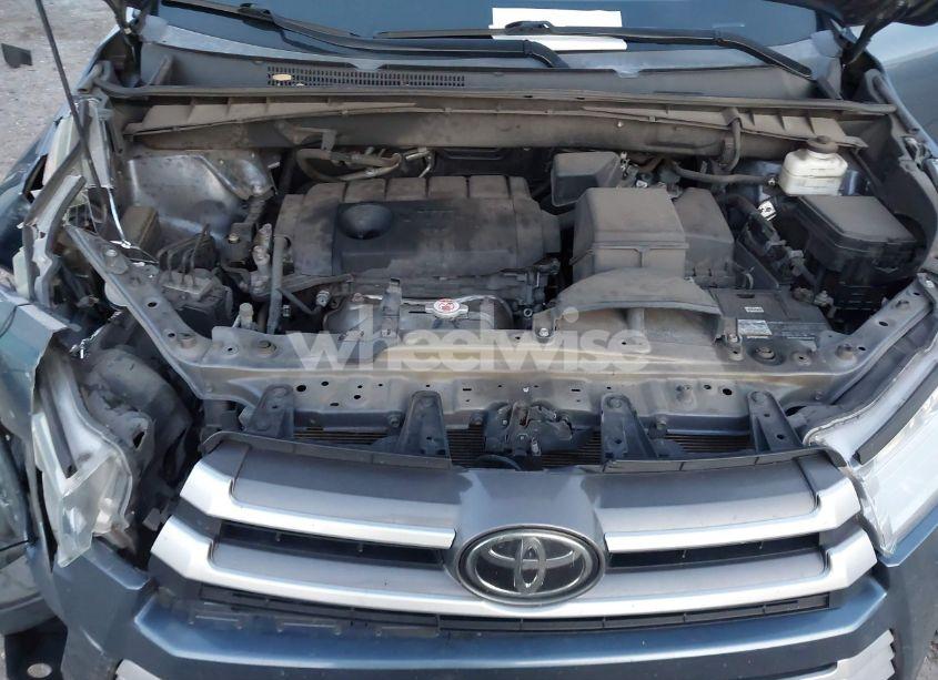 Photo 10 of 2019 Toyota Highlander LE (VIN 5TDZARFH2KS044474)