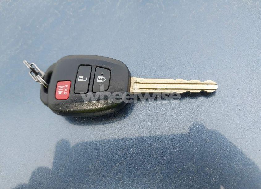 Photo 11 of 2019 Toyota Highlander LE (VIN 5TDZARFH2KS044474)