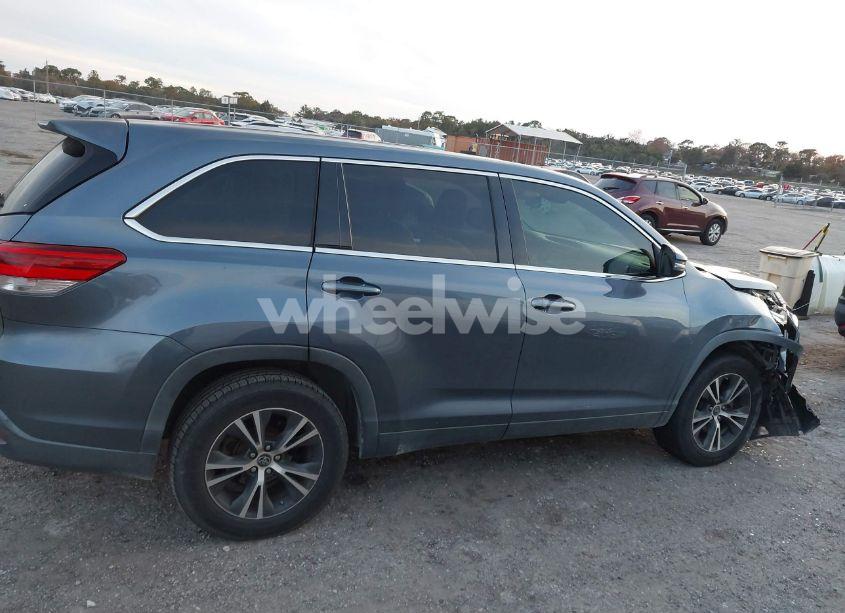 Photo 13 of 2019 Toyota Highlander LE (VIN 5TDZARFH2KS044474)
