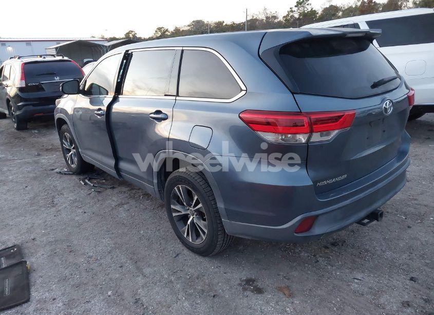 Photo 3 of 2019 Toyota Highlander LE (VIN 5TDZARFH2KS044474)