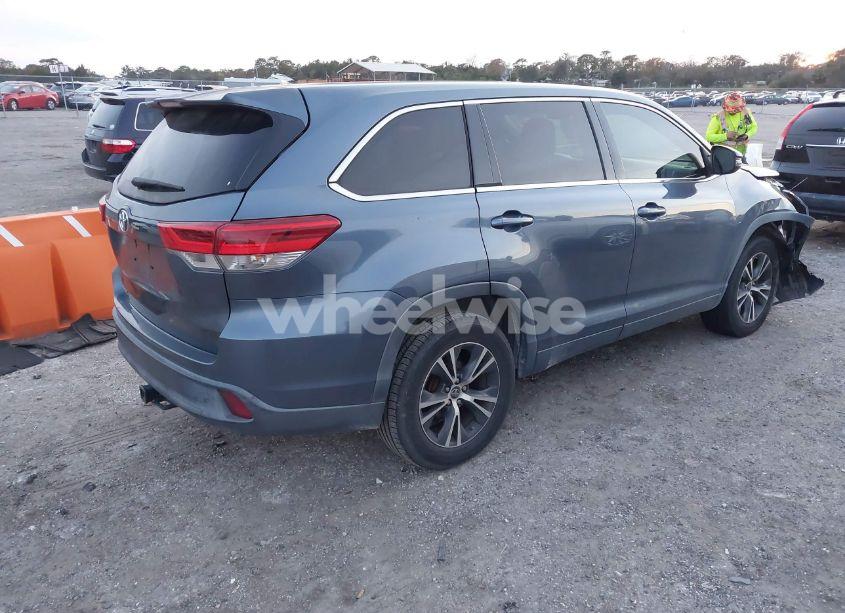 Photo 4 of 2019 Toyota Highlander LE (VIN 5TDZARFH2KS044474)