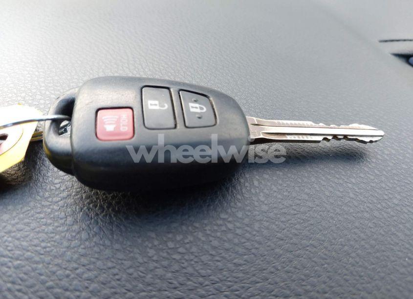 Photo 11 of 2019 Toyota Highlander LE (VIN 5TDZARFH2KS050579)