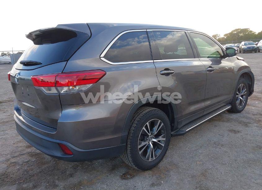Photo 4 of 2019 Toyota Highlander LE (VIN 5TDZARFH2KS050579)