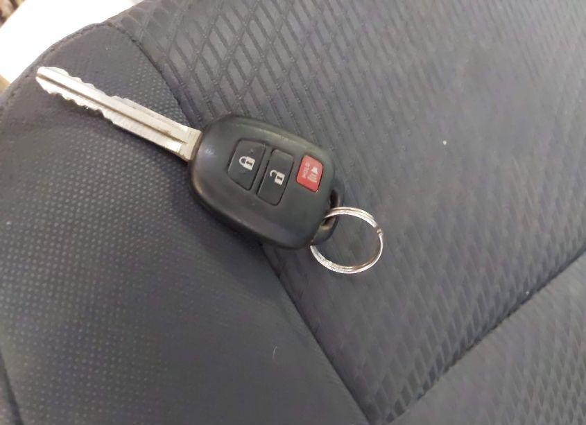 Photo 11 of 2019 Toyota Highlander LE (VIN 5TDZARFH2KS057242)