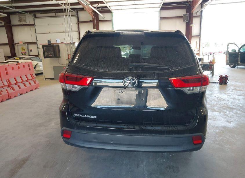 Photo 16 of 2019 Toyota Highlander LE (VIN 5TDZARFH2KS057242)