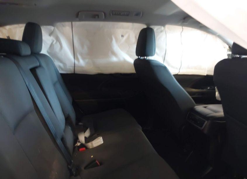 Photo 8 of 2019 Toyota Highlander LE (VIN 5TDZARFH2KS057242)