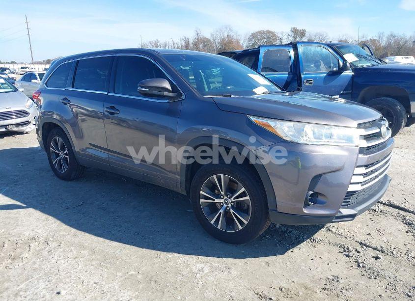 2017 Toyota Highlander LE (VIN 5TDZARFH3HS025635) main photo