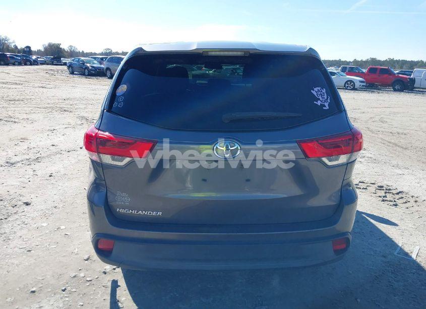 Photo 16 of 2017 Toyota Highlander LE (VIN 5TDZARFH3HS025635)