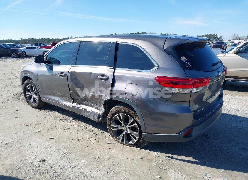 Photo 3 of 2017 Toyota Highlander LE (VIN 5TDZARFH3HS025635)