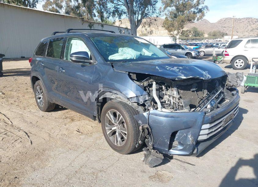 2017 Toyota Highlander LE (VIN 5TDZARFH4HS023814) main photo