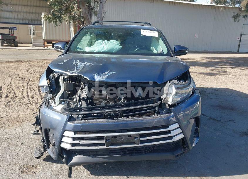 Photo 12 of 2017 Toyota Highlander LE (VIN 5TDZARFH4HS023814)