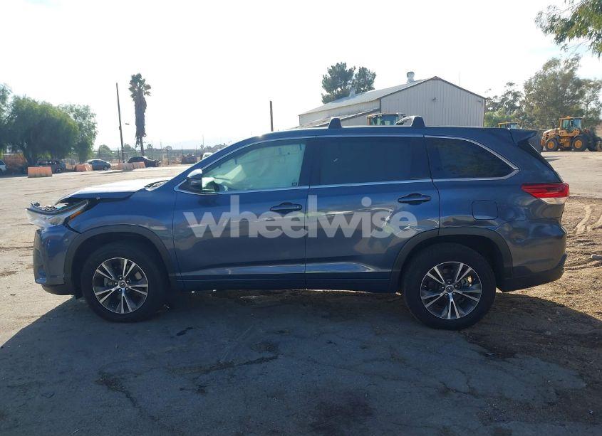 Photo 14 of 2017 Toyota Highlander LE (VIN 5TDZARFH4HS023814)
