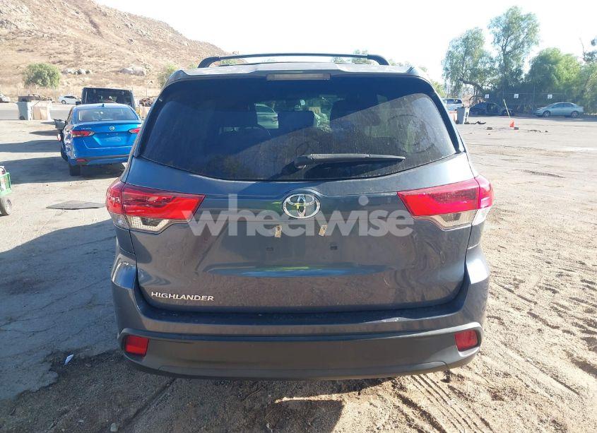 Photo 16 of 2017 Toyota Highlander LE (VIN 5TDZARFH4HS023814)