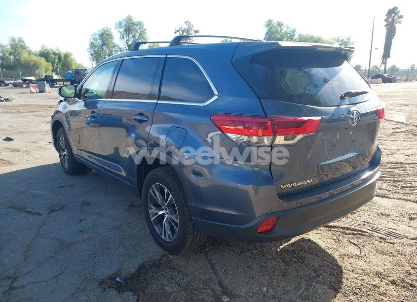 Photo 3 of 2017 Toyota Highlander LE (VIN 5TDZARFH4HS023814)