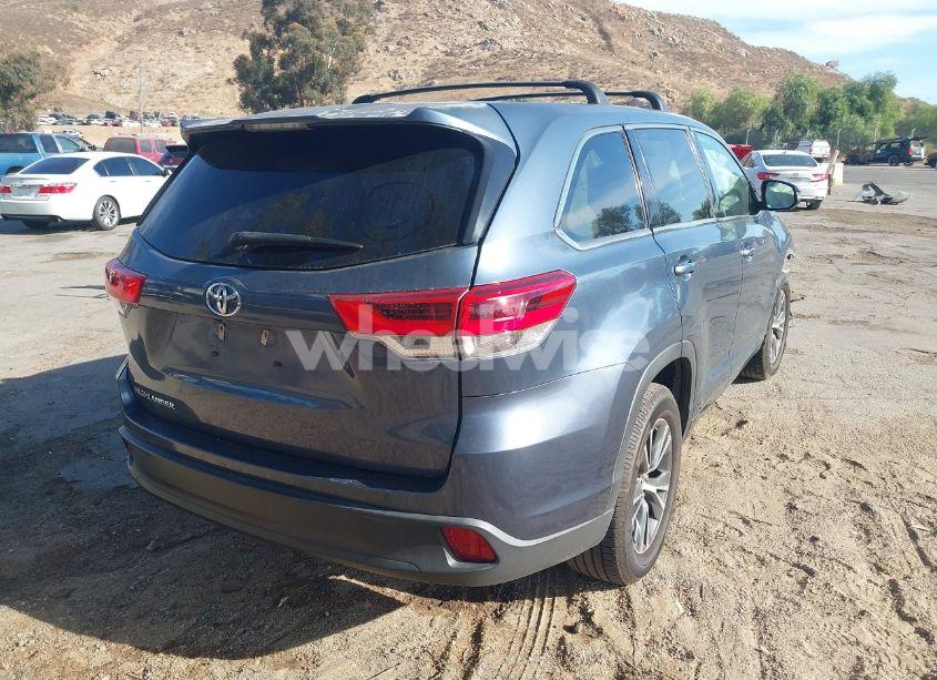 Photo 4 of 2017 Toyota Highlander LE (VIN 5TDZARFH4HS023814)