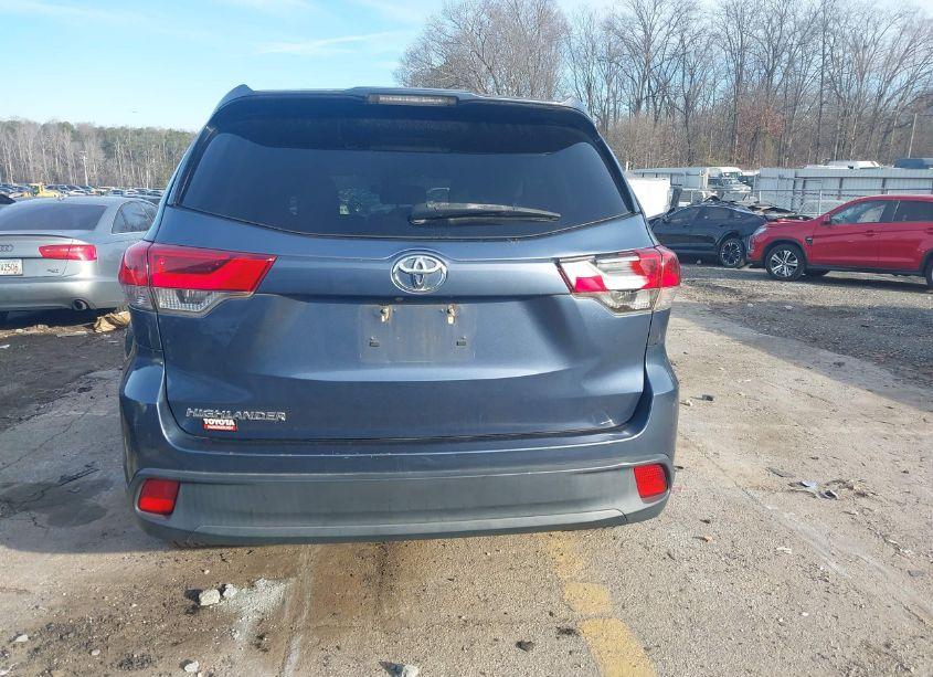 Photo 7 of 2017 Toyota Highlander LE (VIN 5TDZARFH4HS031847)