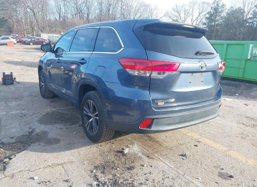 Photo 2 of 2017 Toyota Highlander LE (VIN 5TDZARFH4HS031847)