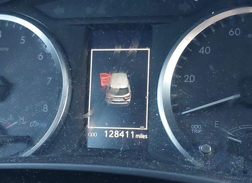 Photo 15 of 2018 Toyota Highlander LE (VIN 5TDZARFH4JS041591)