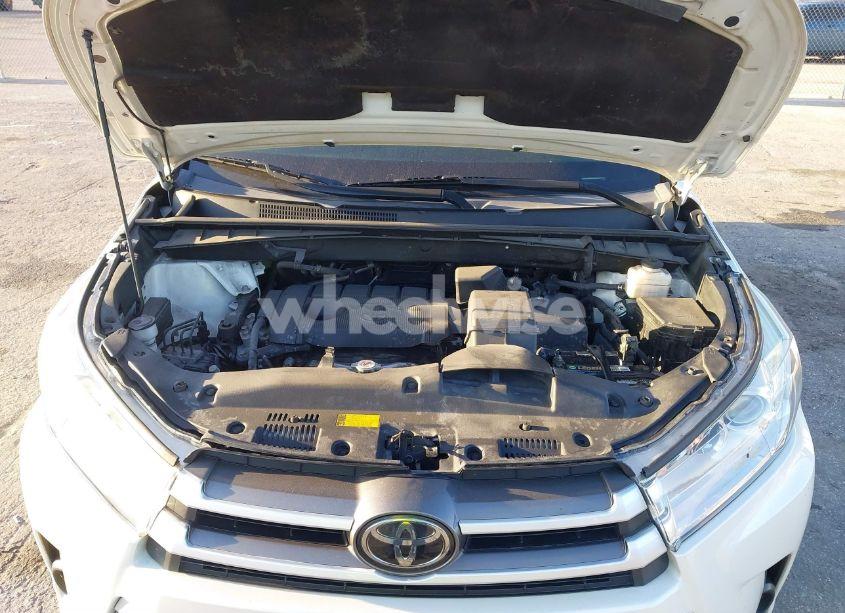 Photo 10 of 2019 Toyota Highlander LE (VIN 5TDZARFH4KS047134)